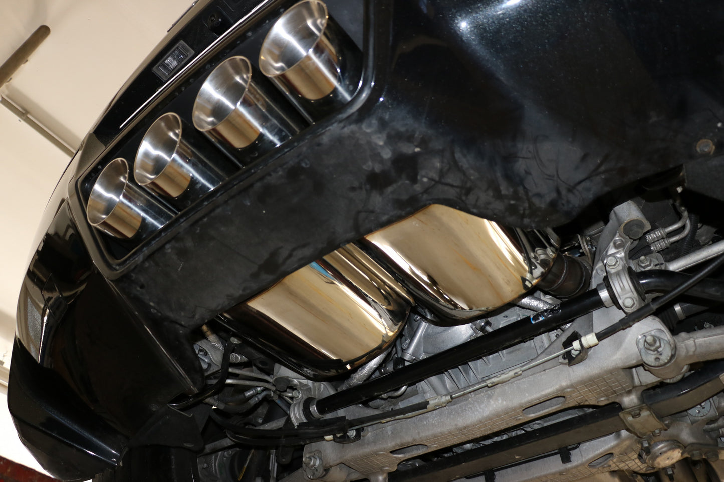 Corvette C7/ Z06 Endschalldämpfer Ausgang mittig - 4x100 Typ 25 mittig