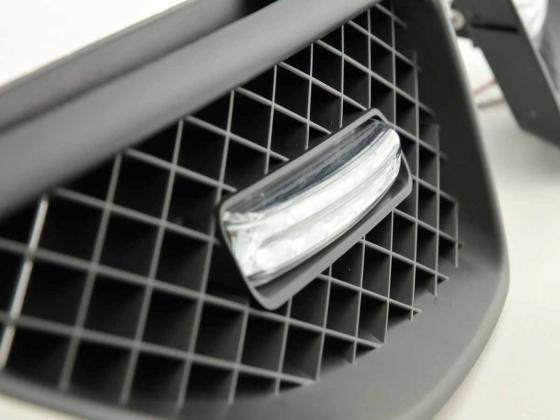 Sportgrill mit Positionslicht Frontgrill Renault Megane Bj. 99-02 schwarz