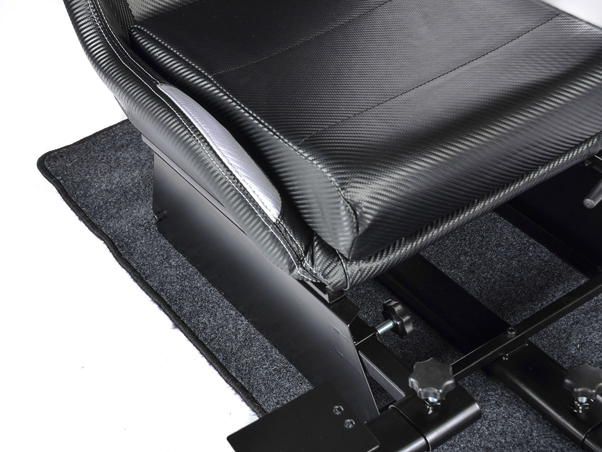 FK Gamesitz Spielsitz Rennsimulator eGaming Seats Suzuka schwarz/silber Carbonlook mit Teppich