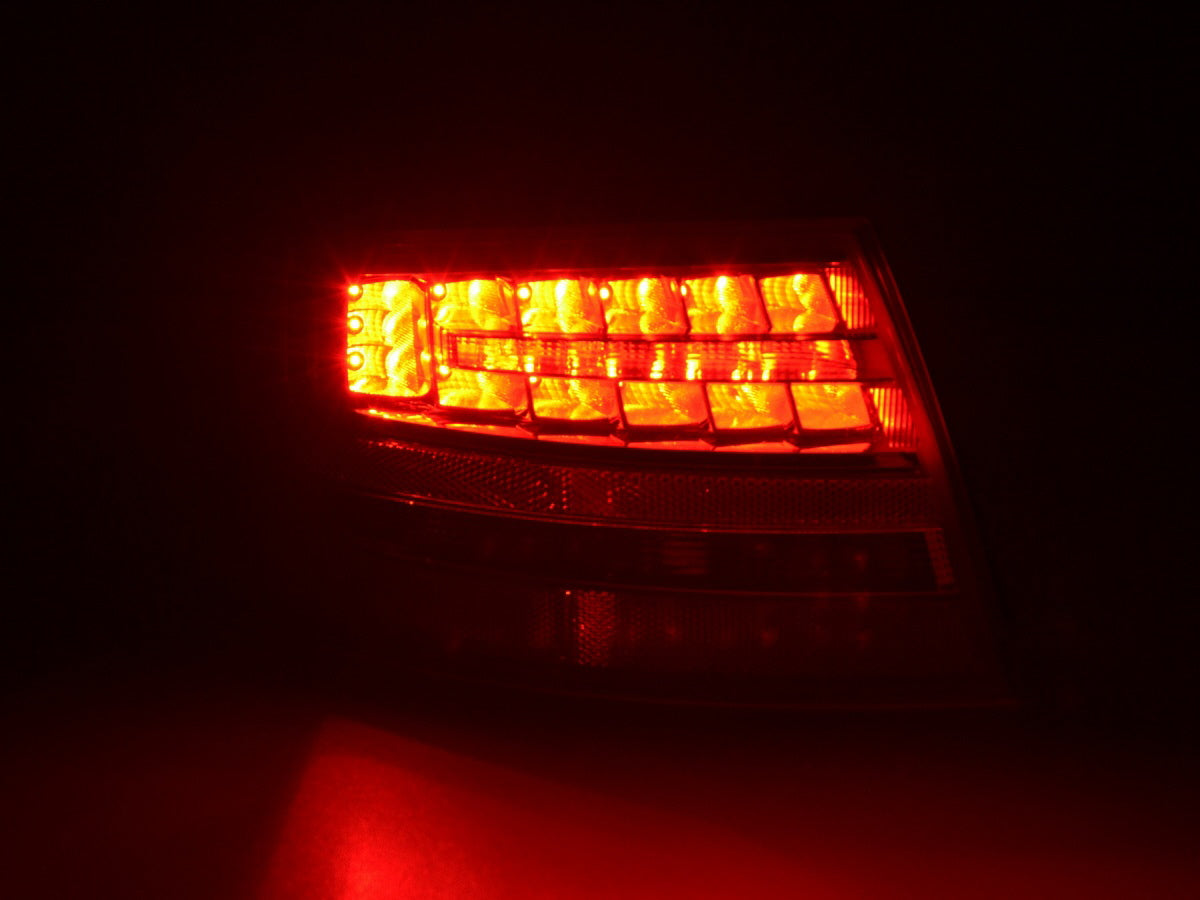 Verschleißteile Rückleuchte LED links Audi A4 Avant (8K) Bj. 08-11 rot/klar