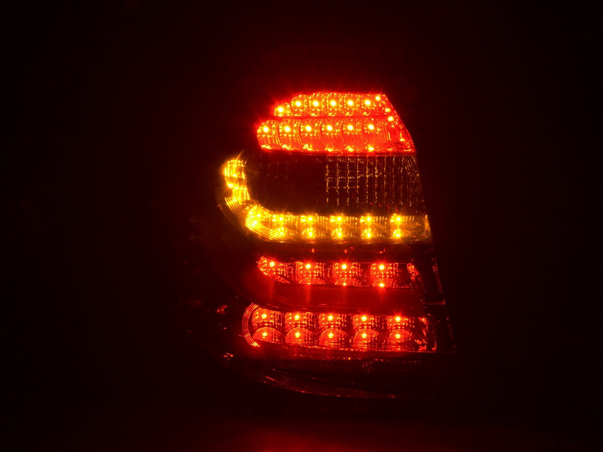 LED Rückleuchten Set BMW 1er E87/E81 3/5-trg.  04-07 rot/schwarz