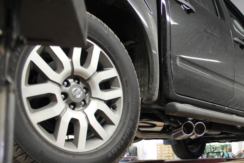 Nissan Navara D40 - 3,0l dCi Endschalldämpfer Sidepipe, Ausgang rechts und links am Fahrzeug - 2x90 Typ 16 rechts/links