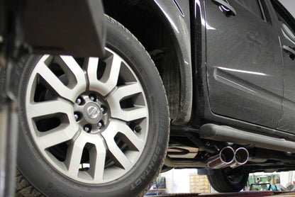 Nissan Navara D40 - 2,5l dCi Endschalldämpfer Sidepipe, Ausgang rechts und links am Fahrzeug - 2x90 Typ 16 rechts/links