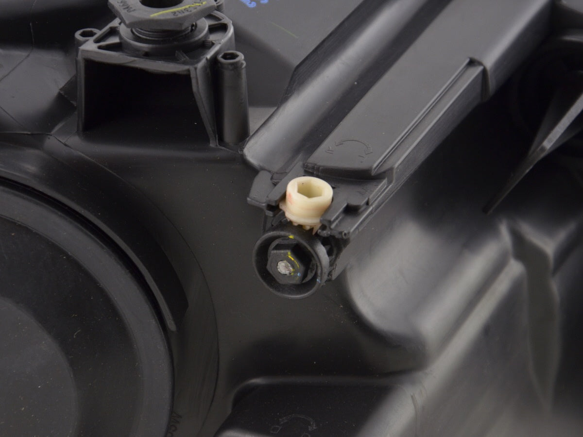 Verschleißteile Scheinwerfer links VW Touran (GP2) Bj. 10-14 schwarz