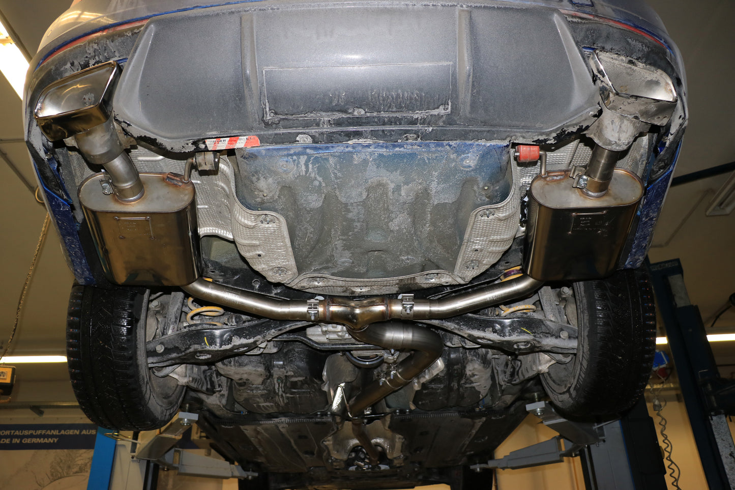 Skoda Octavia 5E RS - TDI - 4x4 mit Benzin-Endrohrblenden Halbanlage rechts/links ab Kat - Austritt der Endrohre in den originalen Benzin-Endrohrblenden